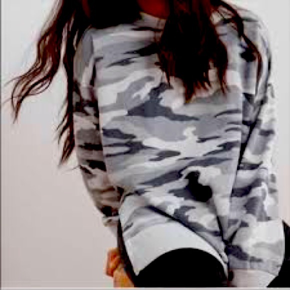 Aerie Sweatshirt Womens Small Gray Camo Oversized Slouchy Side Slits Crewneck - Picture 1 of 9